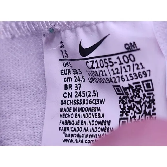 Nike vintage 77 size 7.5‎