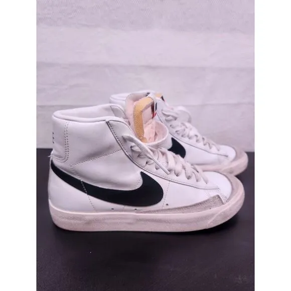 Nike vintage 77 size 7.5‎