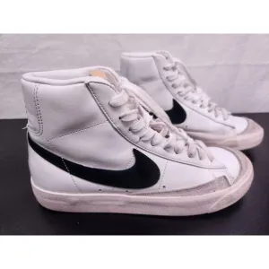 Nike vintage 77 size 7.5‎