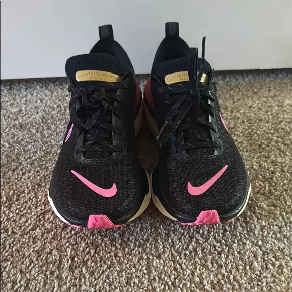 Nike Women's Black and Pink ZOOMX