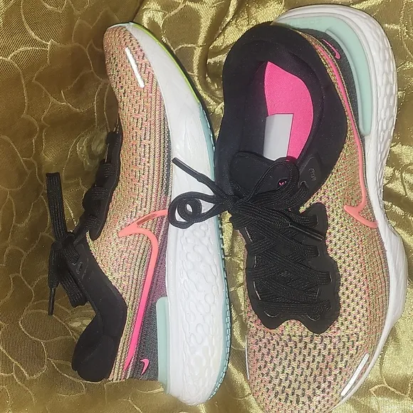 👟Nike Women's Multicolor ZoomX Invincible Running Shoes- Size 8👟