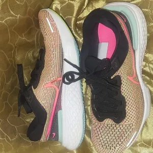 👟Nike Women's Multicolor ZoomX Invincible Running Shoes- Size 8👟