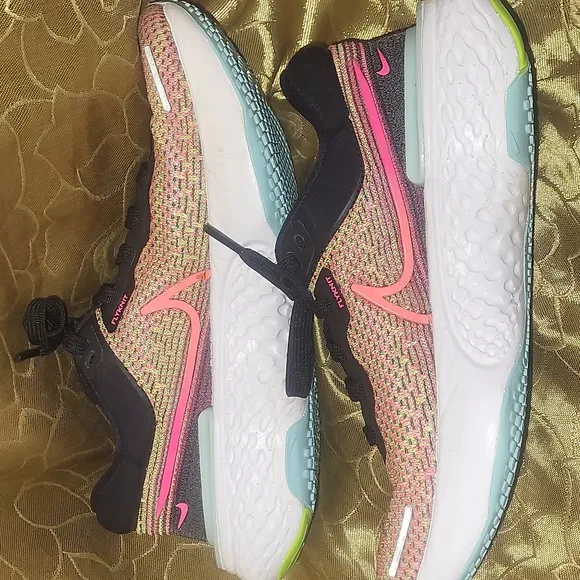 👟Nike Women's Multicolor ZoomX Invincible Running Shoes- Size 8👟