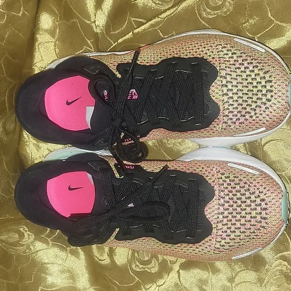 👟Nike Women's Multicolor ZoomX Invincible Running Shoes- Size 8👟