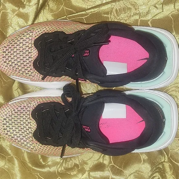 👟Nike Women's Multicolor ZoomX Invincible Running Shoes- Size 8👟