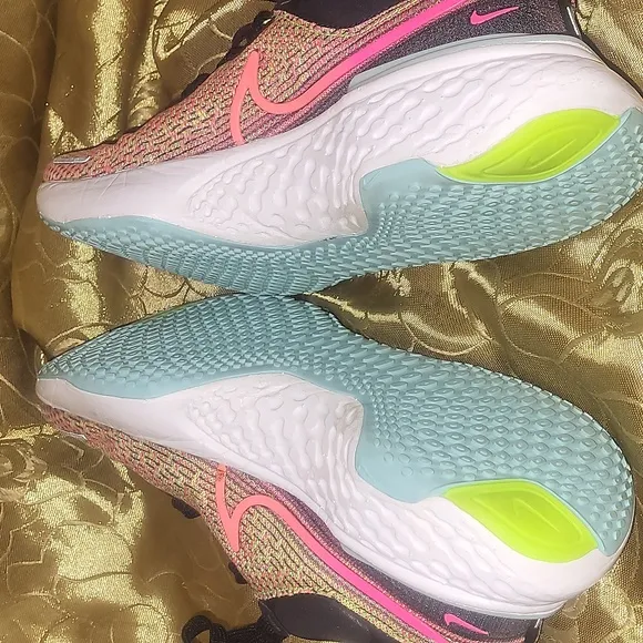👟Nike Women's Multicolor ZoomX Invincible Running Shoes- Size 8👟