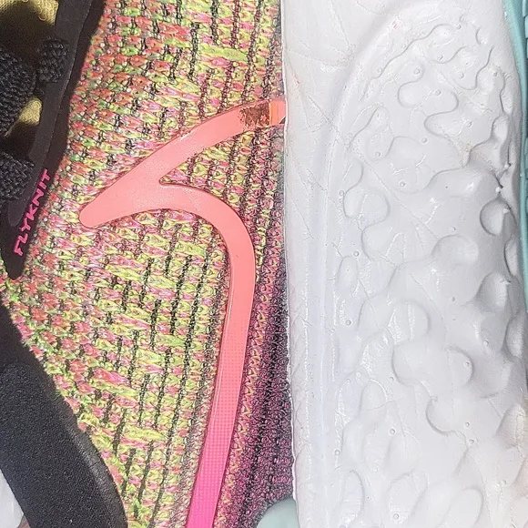 👟Nike Women's Multicolor ZoomX Invincible Running Shoes- Size 8👟