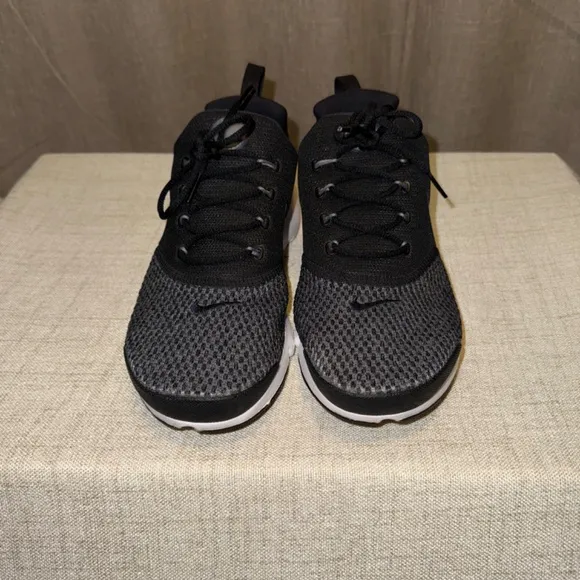 Nike | Youth Presto Fly | Size 7Y