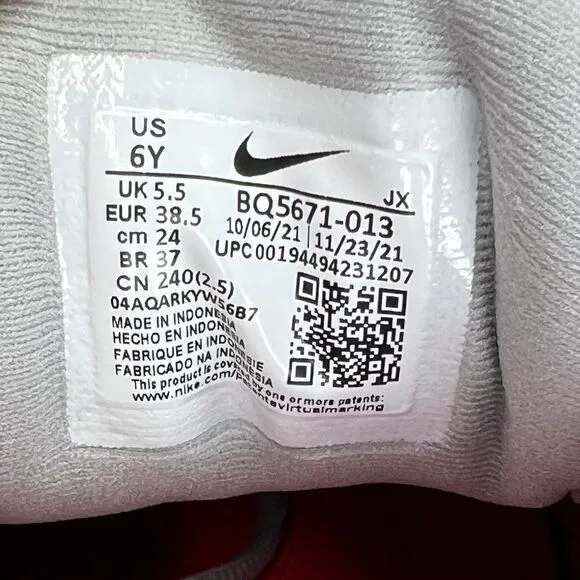Nike Youth Size 6 Revolution 5 Running Shoes