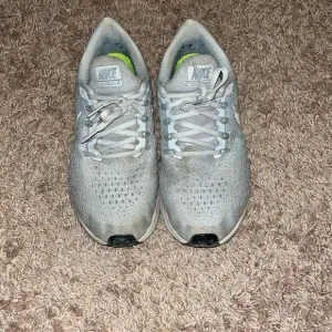 Nike Zoom Pegasus 35 light gray running shoes great condition women’s size 7