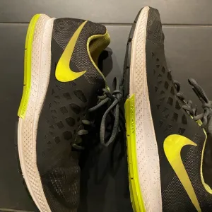 Nike Zoom Running Shoes M 7.5