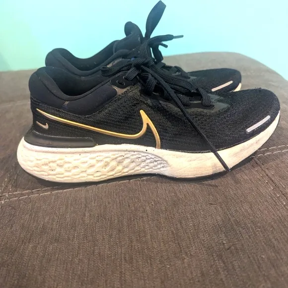 Nike ZoomX Invincible Run Flyknit Men's SIze 6 Womens 7.5 Black Running Shoes