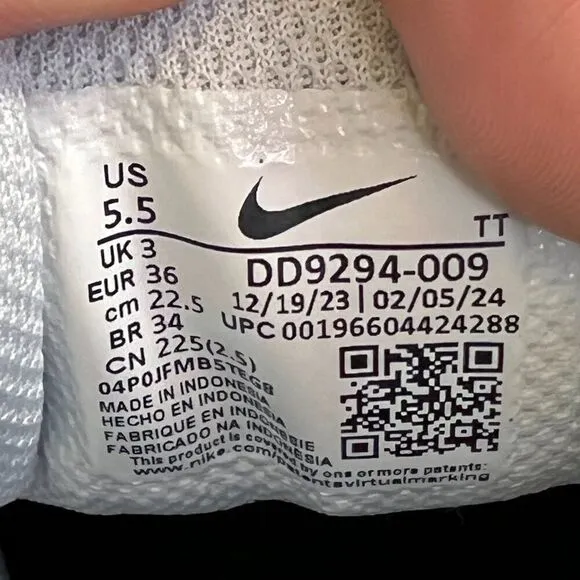 Nike Downshifter 12 running shoes Womens 5.5 Pure Platinum Black NEW with Box