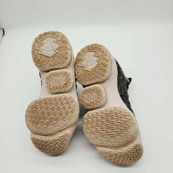 Nike Girls Black Sneaker Athletic Shoes Size 3.5 Y