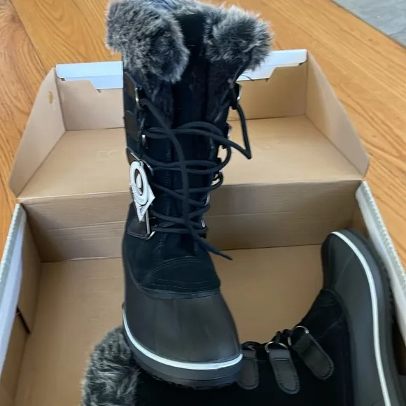 Northside Elements licorice waterproof winter boots women’s size 6 Brand New