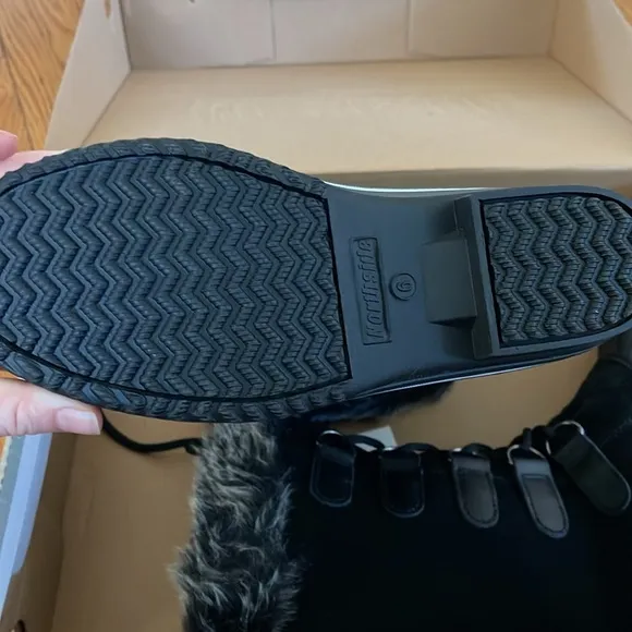 Northside Elements licorice waterproof winter boots women’s size 6 Brand New