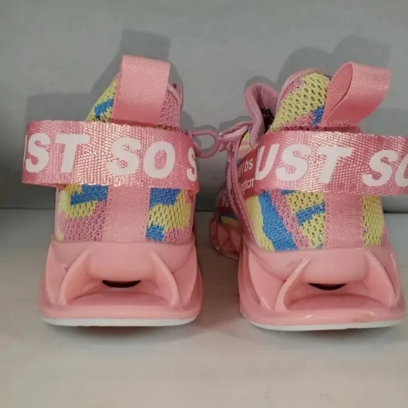 NWB Just So So Wome 's MS0904 Pink Camouflage Lace up Tennis Shoes Size EU 41