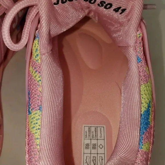NWB Just So So Wome 's MS0904 Pink Camouflage Lace up Tennis Shoes Size EU 41