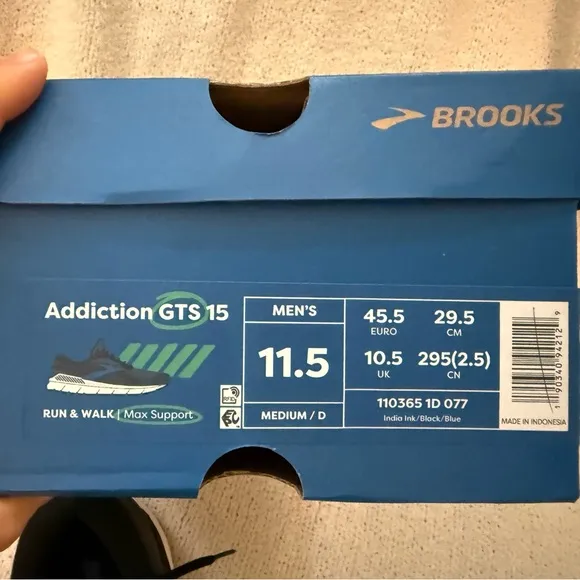 NWB Men’s Brooks Addiction GTS 15 Running Sneaker in Navy and White - 11.5