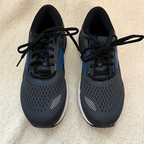NWB Men’s Brooks Addiction GTS 15 Running Sneaker in Navy and White - 11.5