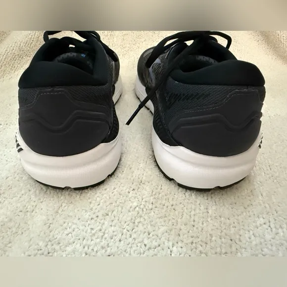 NWB Men’s Brooks Addiction GTS 15 Running Sneaker in Navy and White - 11.5