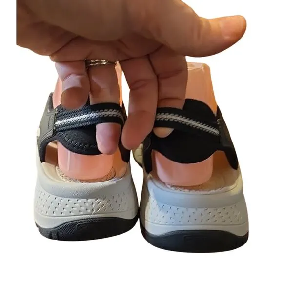 NWOB KEEN Astoria West Black Waterproof Outdoor Trail Hiking Sandals Womens 9.5