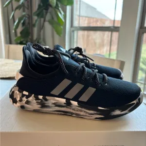 NWT Boy’s Adidas Cloudfoam Pure SPW K Running Shoes. SIZE 3. Black / Gray.