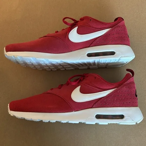 NWT Nike Air Max Tavas red leather with white swoop Size 14 in original box