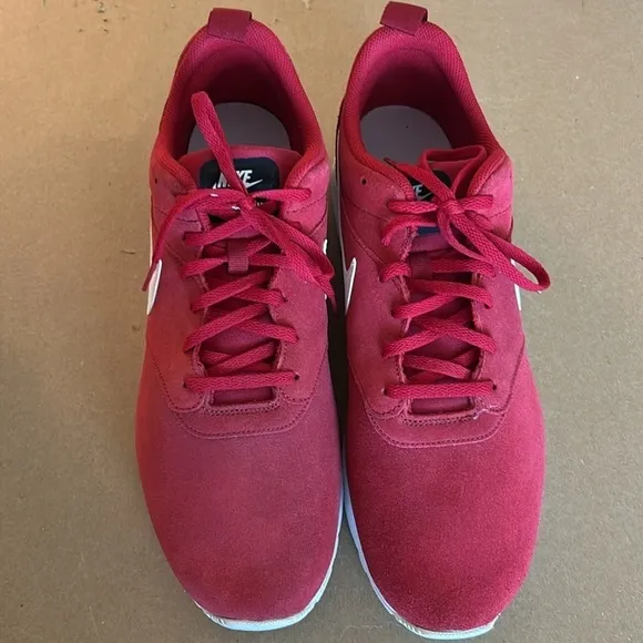 NWT Nike Air Max Tavas red leather with white swoop Size 14 in original box