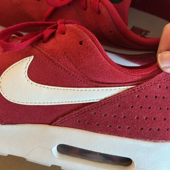 NWT Nike Air Max Tavas red leather with white swoop Size 14 in original box