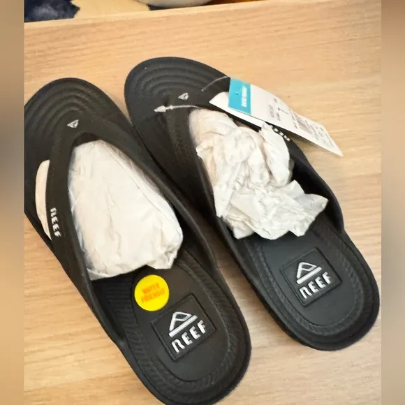 NWT Reef waterproof sandals size 7
