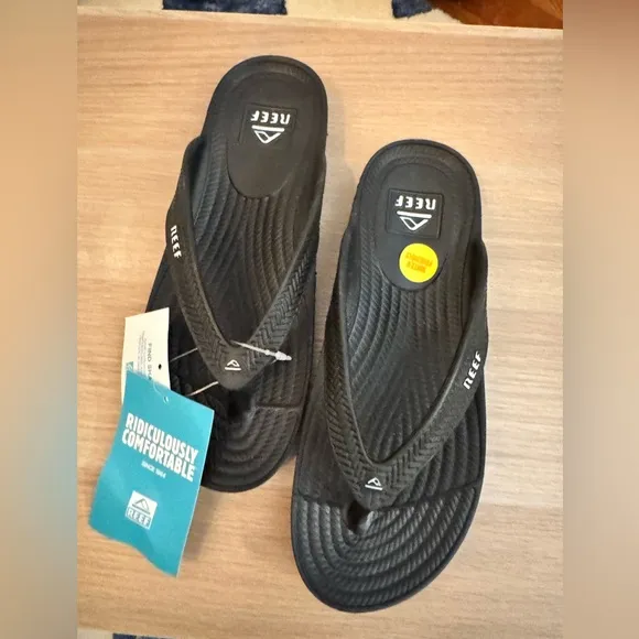 NWT Reef waterproof sandals size 7