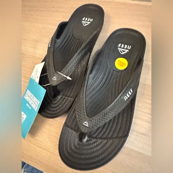 NWT Reef waterproof sandals size 7