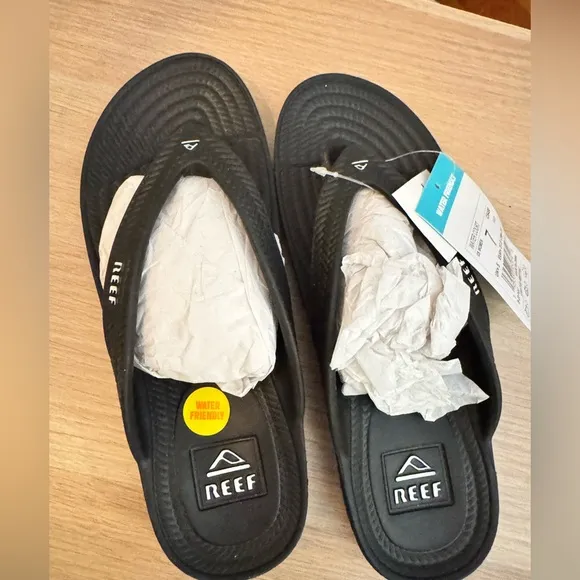 NWT Reef waterproof sandals size 7