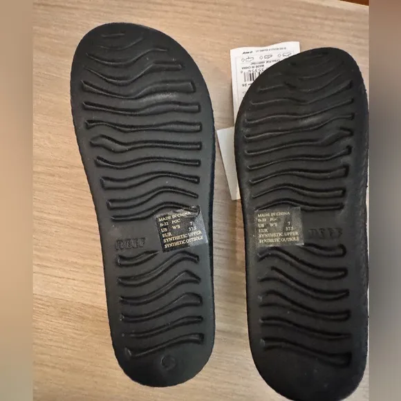 NWT Reef waterproof sandals size 7
