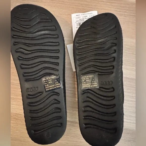 NWT Reef waterproof sandals size 7