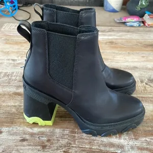 NWT Sorel Brex Waterproof platform boot