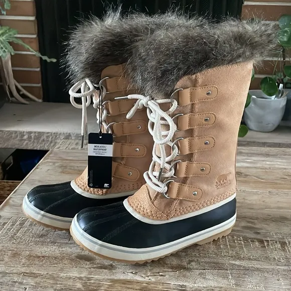 NWT Sorel Joan of Arctic waterproof boot