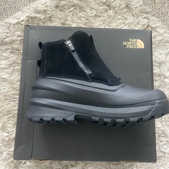 NWT The North Face Waterproof Chilkat V Black Boots