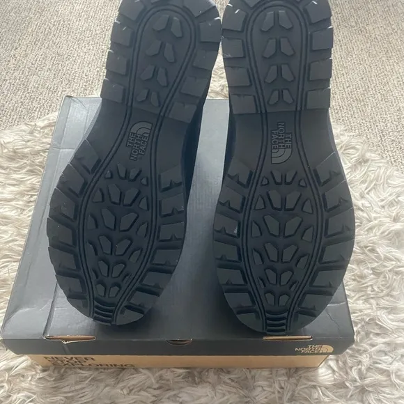 NWT The North Face Waterproof Chilkat V Black Boots