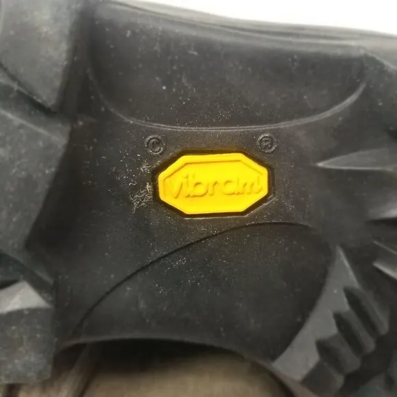 NWT. VIBRAM EAGLE II PEWTER MERRELL PERFORMANCE FOOTWEAR BOOTS. SIZE 6.5.