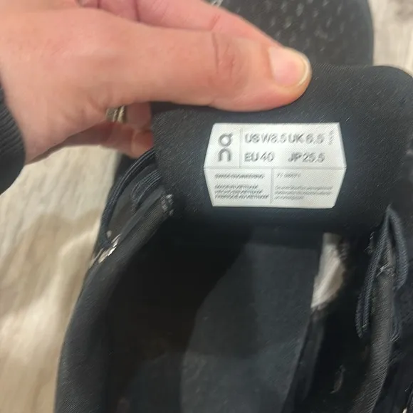 ON Cloud-flyer running shoes women size 8.5
