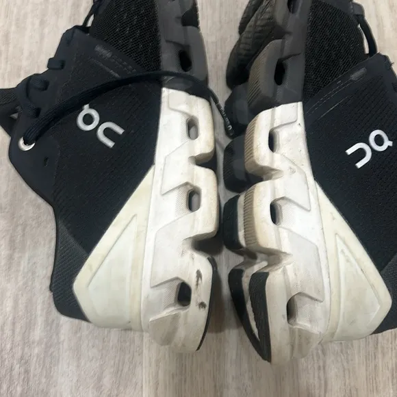 ON Cloud-flyer running shoes women size 8.5