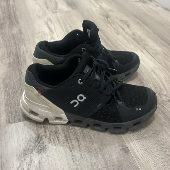 ON Cloud-flyer running shoes women size 8.5
