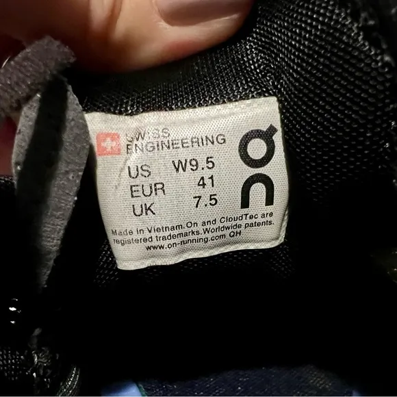 On Cloud Helion Black and Gray Running Shoes