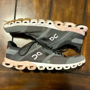 On Cloud Helion Black and Gray Running Shoes