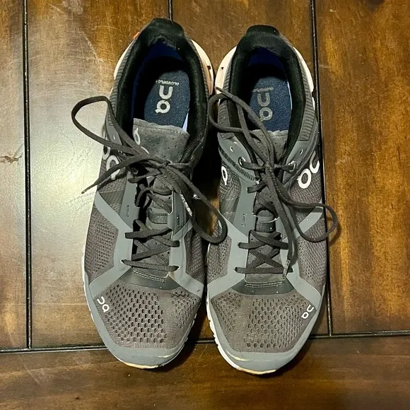 On Cloud Helion Black and Gray Running Shoes