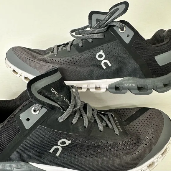 On Cloud Men’s Cloudflow Running Shoes Size 9.5