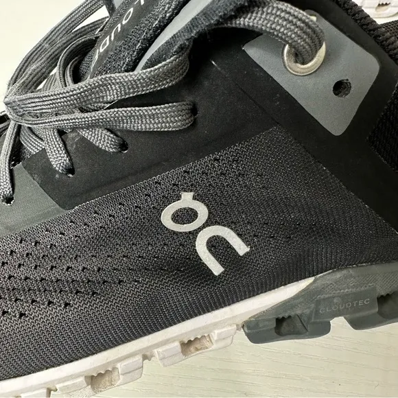 On Cloud Men’s Cloudflow Running Shoes Size 9.5
