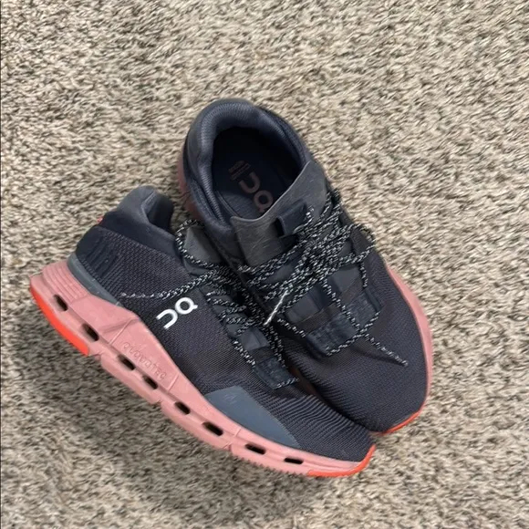 On cloud nova Running Athletic Shoes - Black and Pink